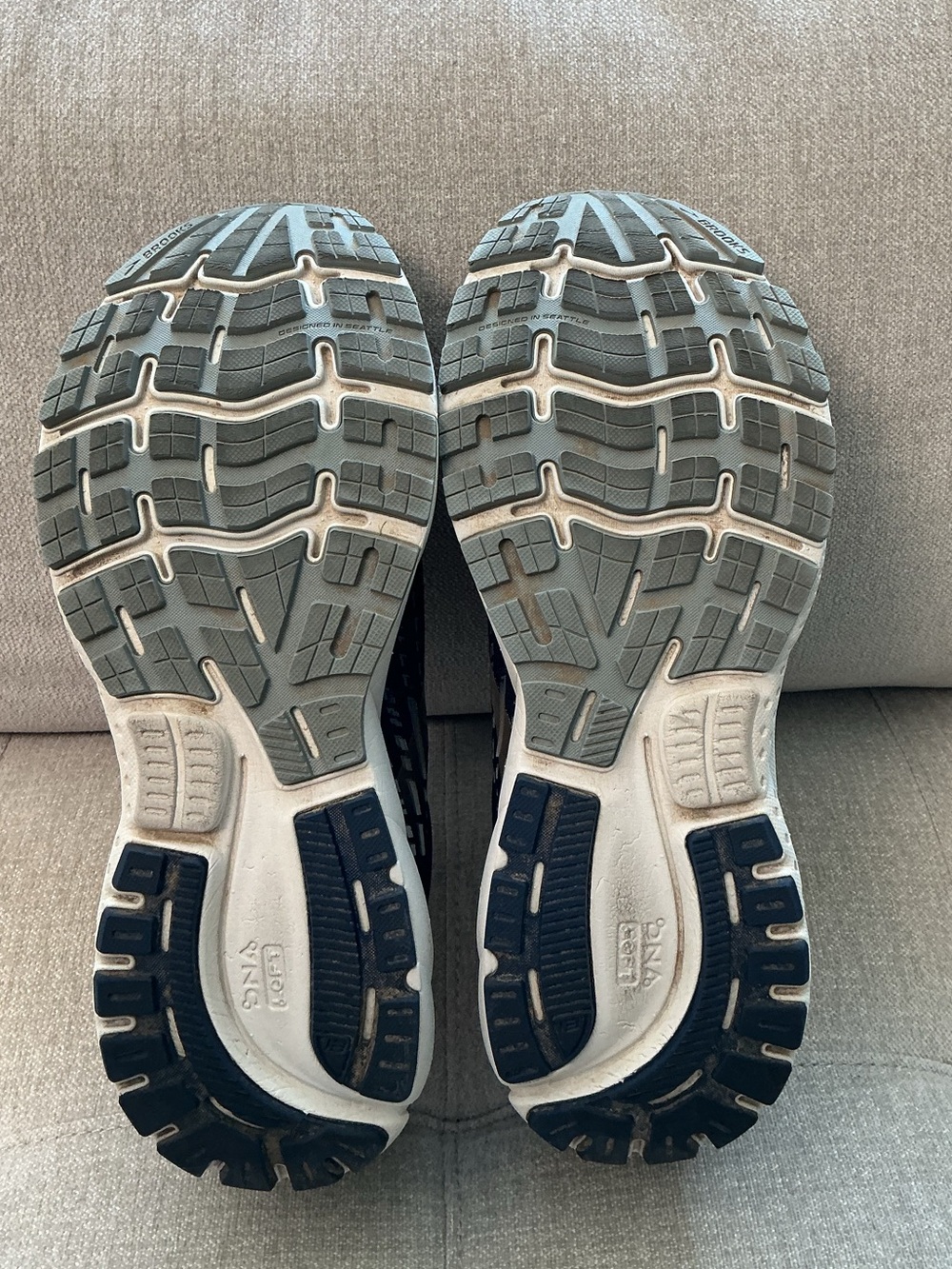 Brooks Ghost 13 Men’s Running Shoes Navy Silver Size 12.5 Excellent Condition - Picture 8 of 16